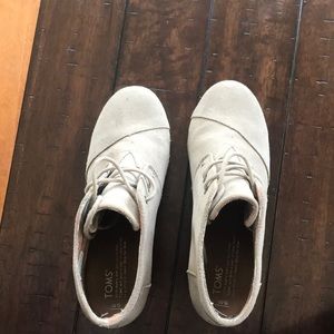 TOMS Desert Wedge Taupe Suede